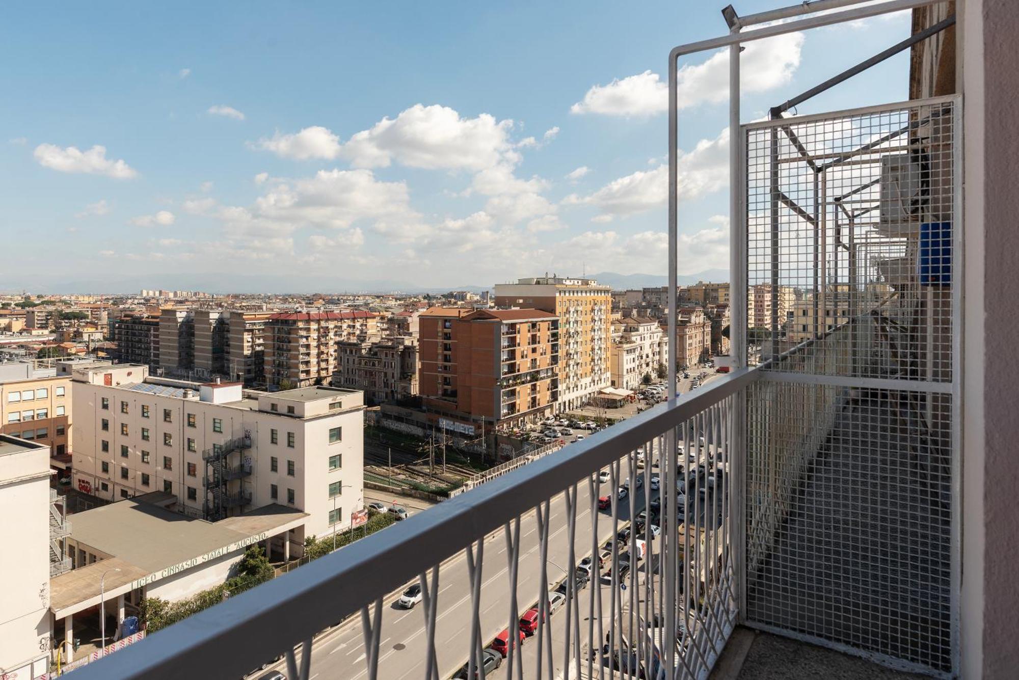 Ych-ponte Lungo Appartamento Roma